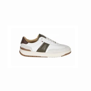 Leather sneaker with lateral contrast detail