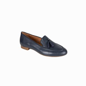 Classic loafer with tassel detail