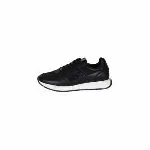 Retro running sneakers with contrast details