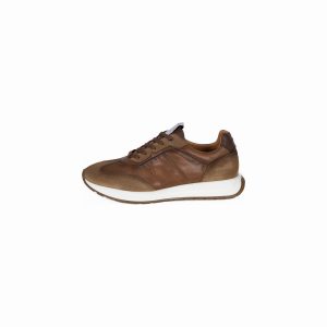Retro running sneakers with contrast details
