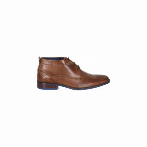 Man chukka boot made of leather