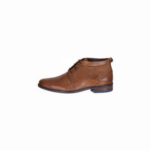 Man chukka boot made of leather