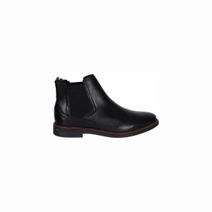 Chelsea boot made of leather