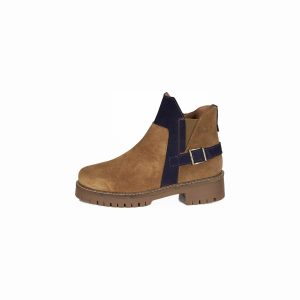 Woman Chelsea boot made of suede