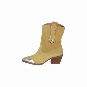 Leather cowboy boots with metalic toe piece