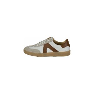 Leather sneaker with contrast lateral detail