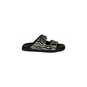 Leather flat sandal